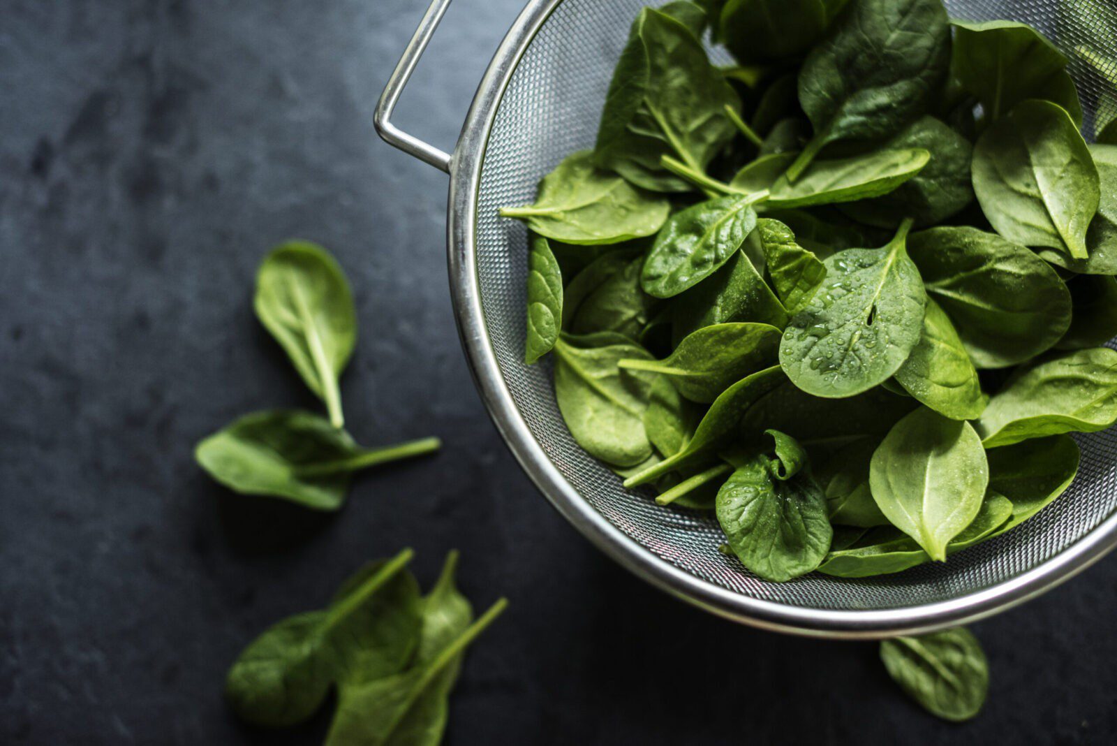 Norwell Pediatrics - Fresh spinach leaves on a bowl